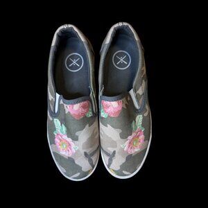 Inkkas Camo/Floral print slip on size 9
